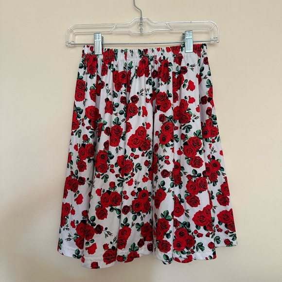 Adorable skater skirt with red rose design - Picture 8 of 8